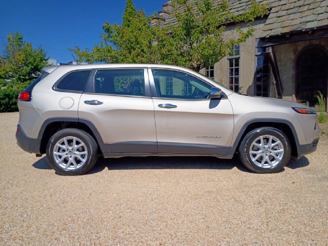 Used 2014 Jeep Cherokee Sport FWD image 13