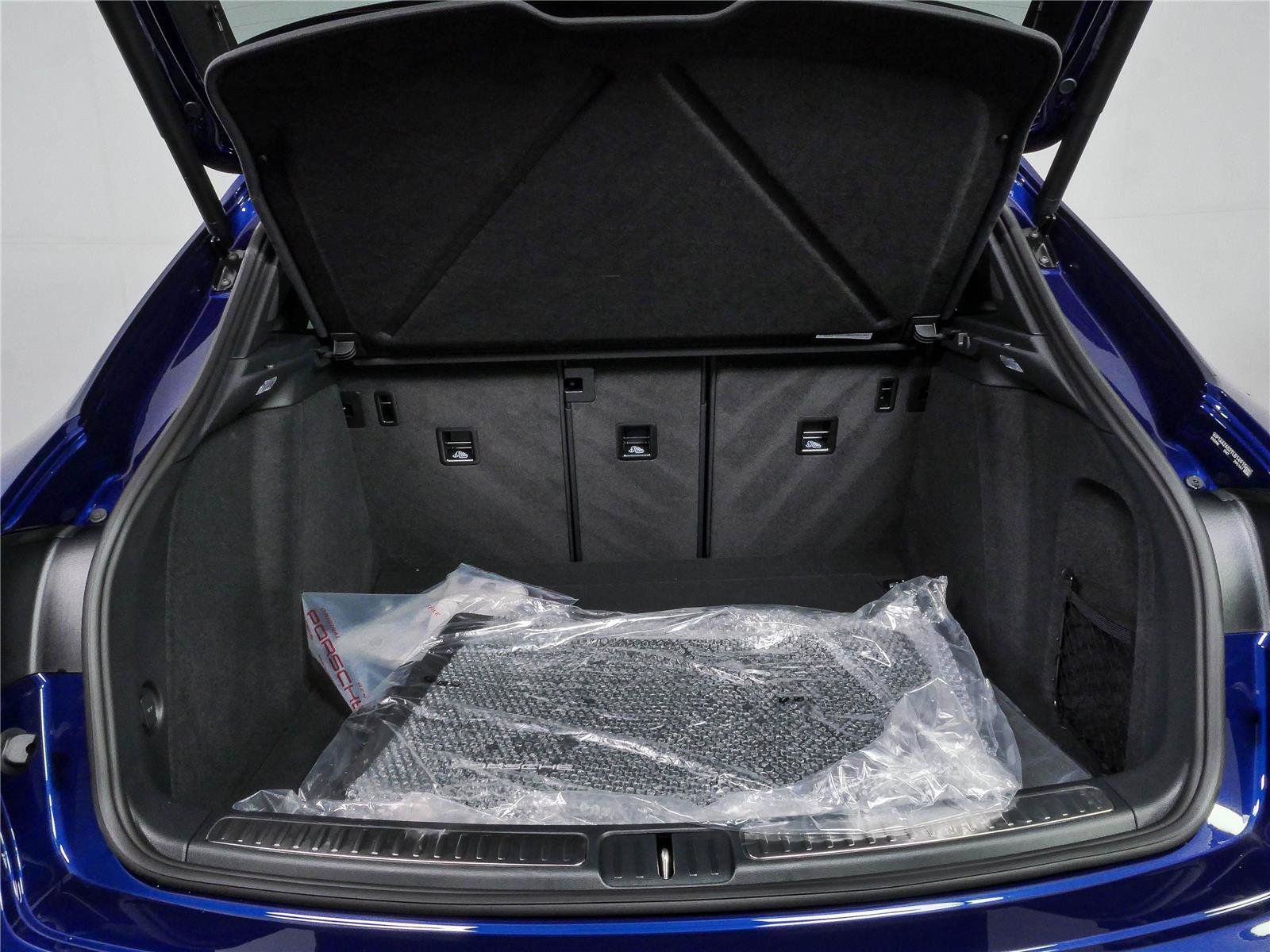 New 2026 Porsche Macan Turbo AWD/4WD image 32