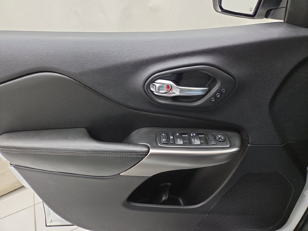 Used 2019 Jeep Cherokee Limited AWD/4WD image 22