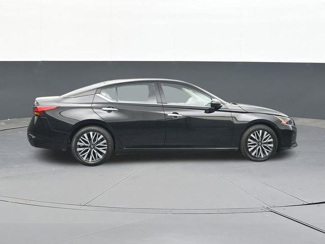 Used 2024 Nissan Altima 2.5 SV image 17