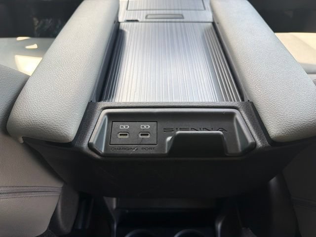 Used 2025 Toyota Sienna XLE FWD image 14