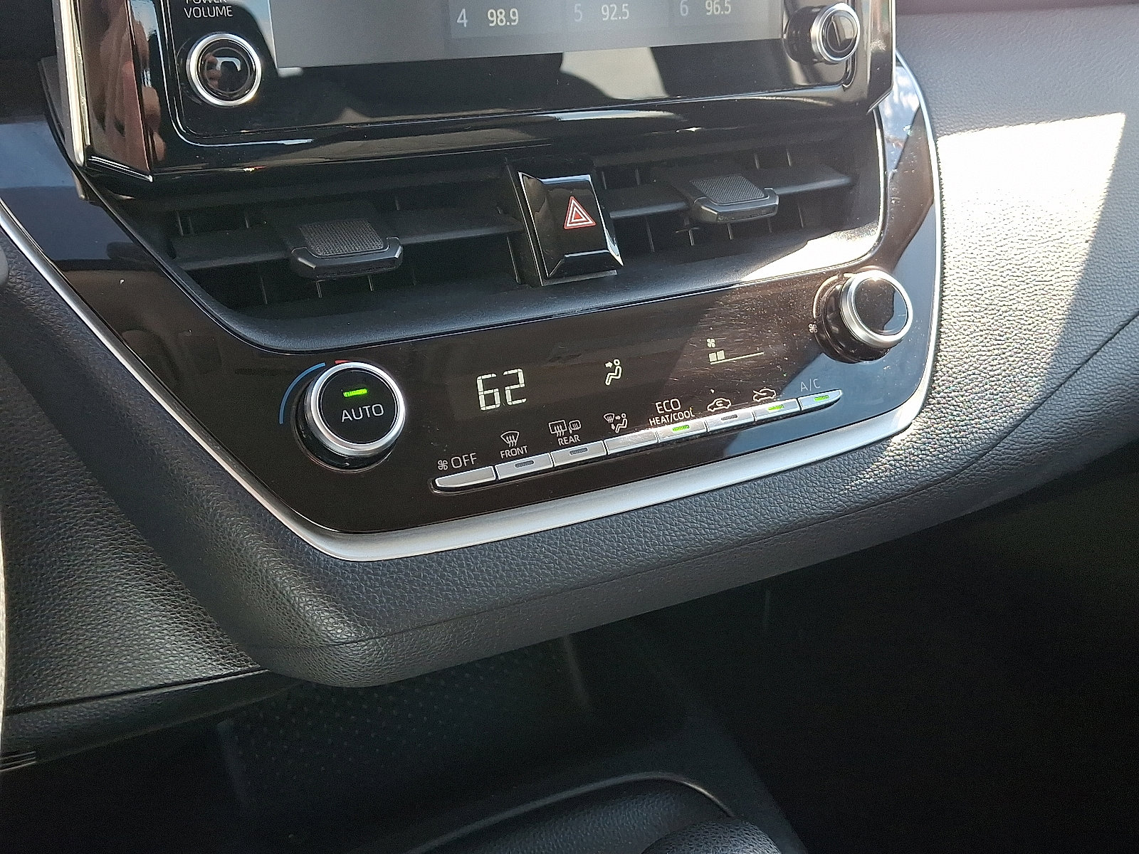 Used 2020 Toyota Corolla LE image 15