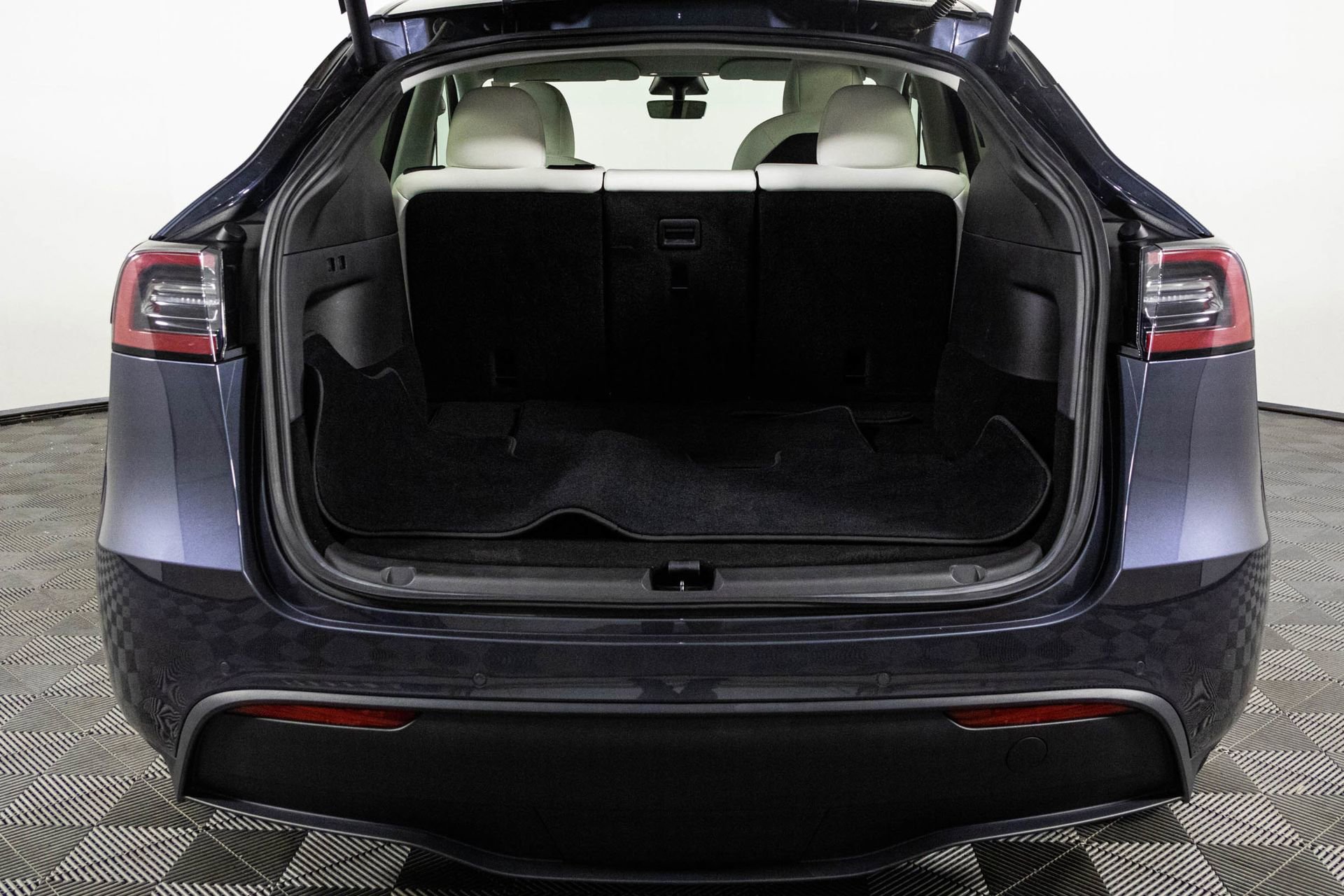 Used 2020 Tesla Model Y Long Range image 36