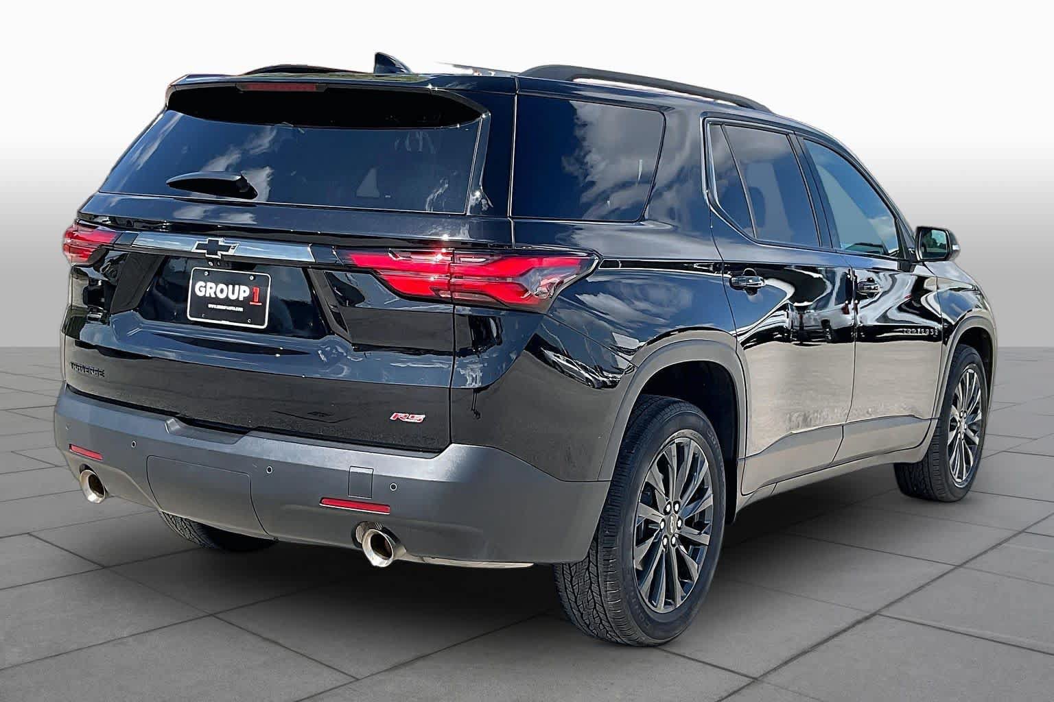 Used 2023 Chevrolet Traverse RS FWD image 12