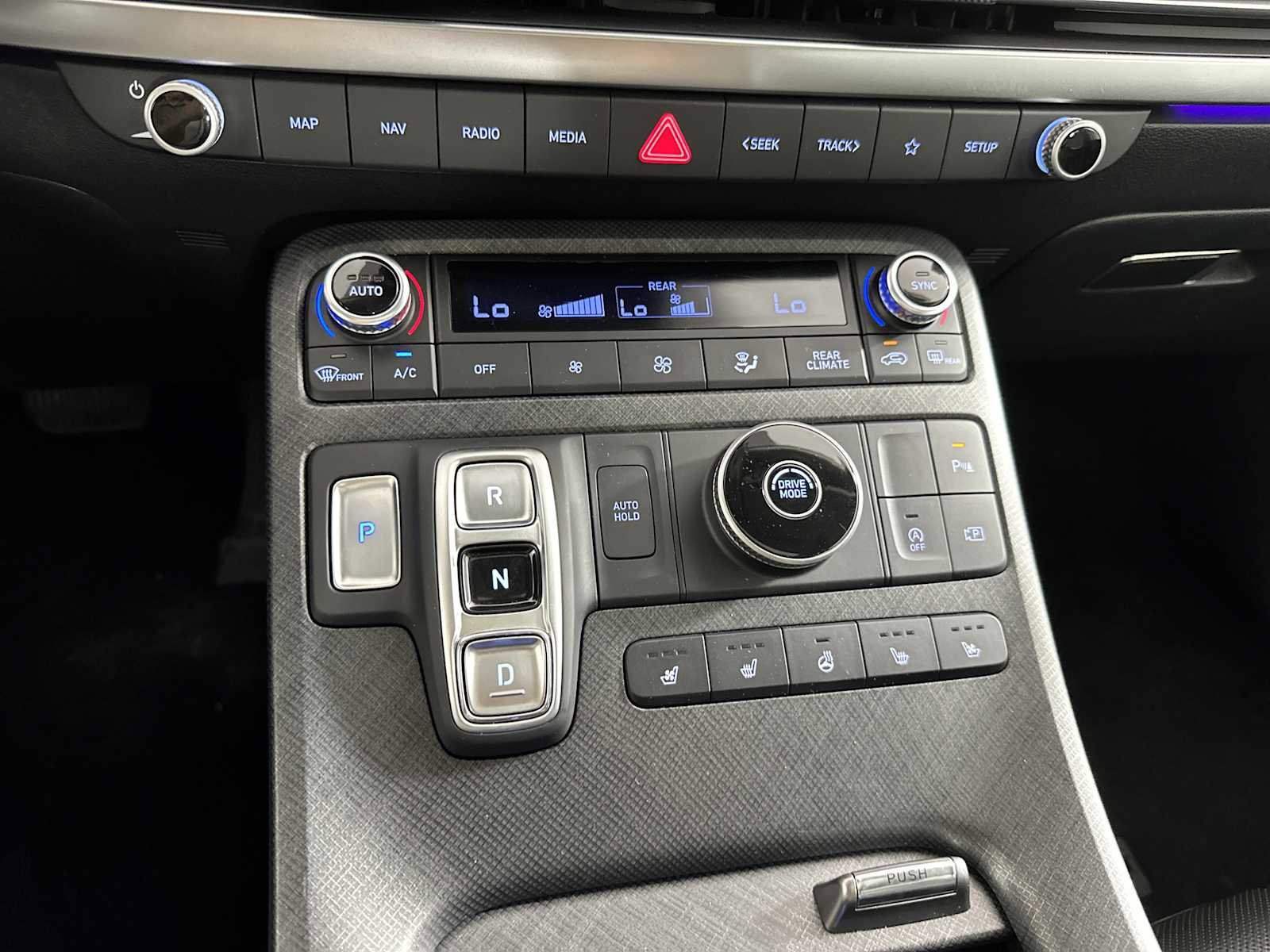 Used 2024 Hyundai Palisade Limited FWD image 21