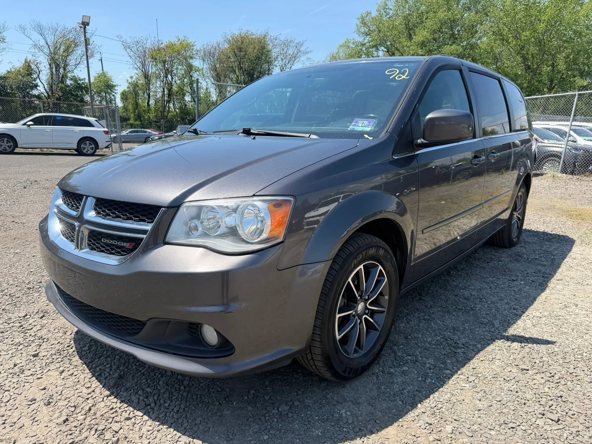 Used 2017 Dodge Grand Caravan SXT FWD image 1