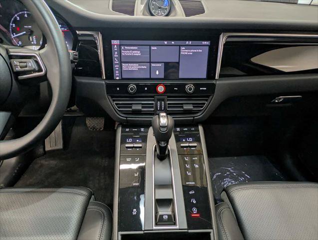 Used 2025 Porsche Macan AWD/4WD image 27