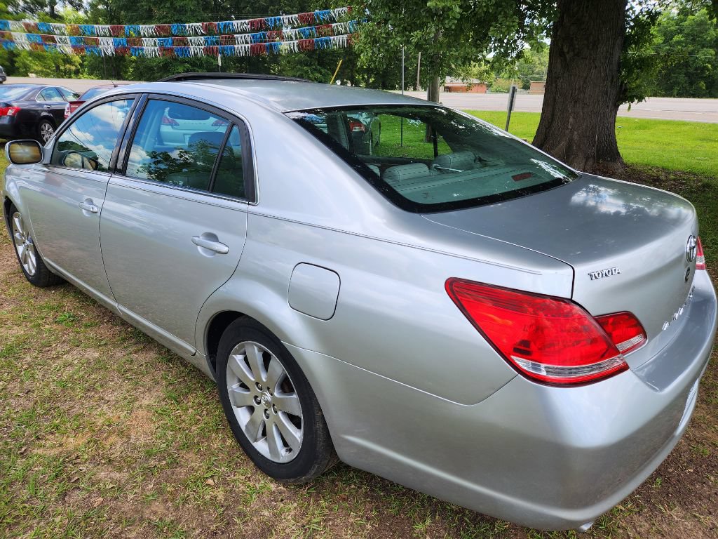 Used 2005 Toyota Avalon Limited FWD image 2