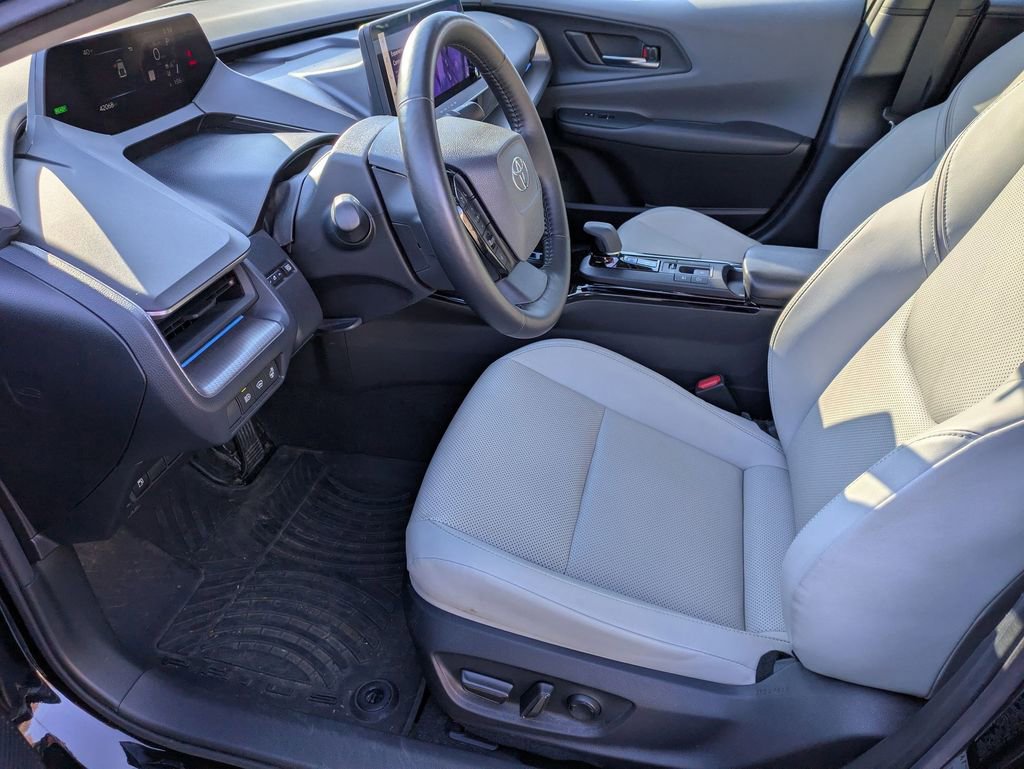 Used 2023 Toyota Prius XLE image 11