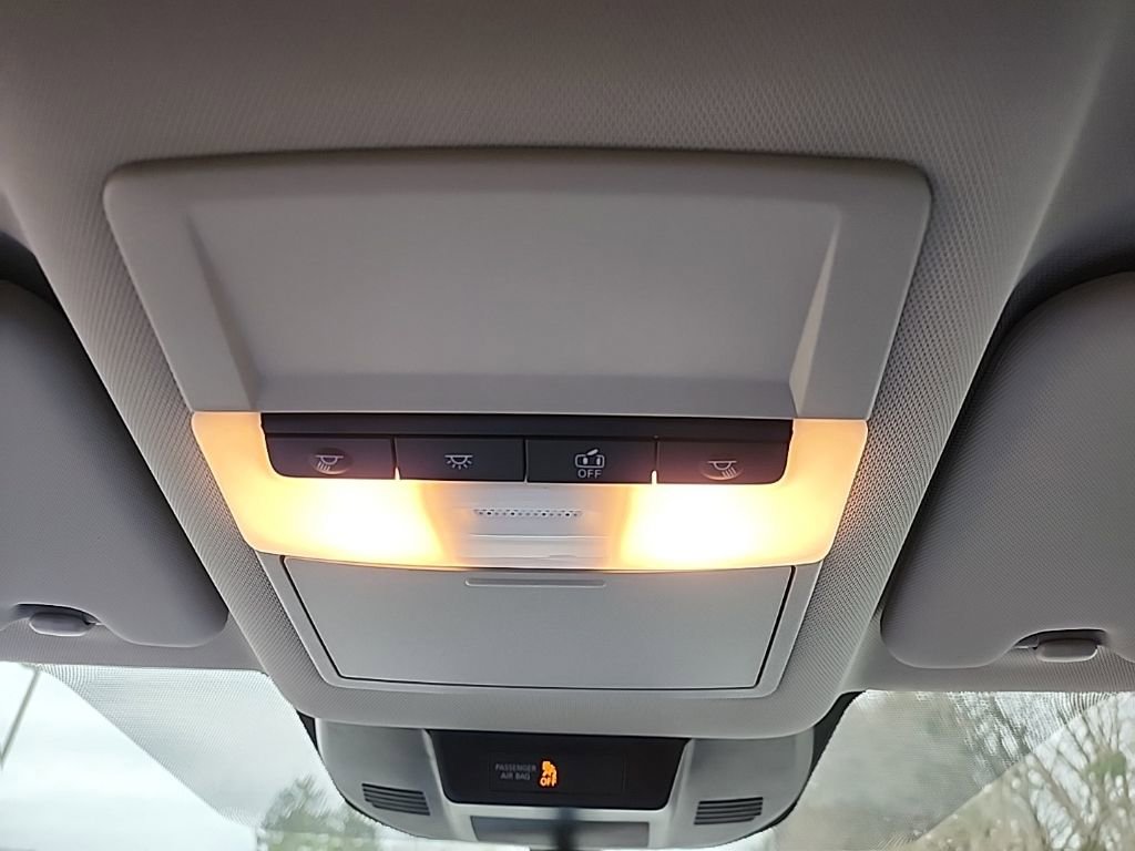 Used 2023 Nissan Rogue S image 22