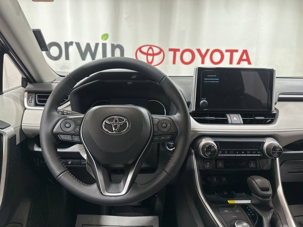 Used 2025 Toyota RAV4 XLE image 18