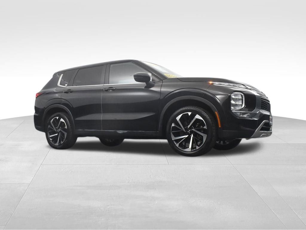 Used 2023 Mitsubishi Outlander SE image 49