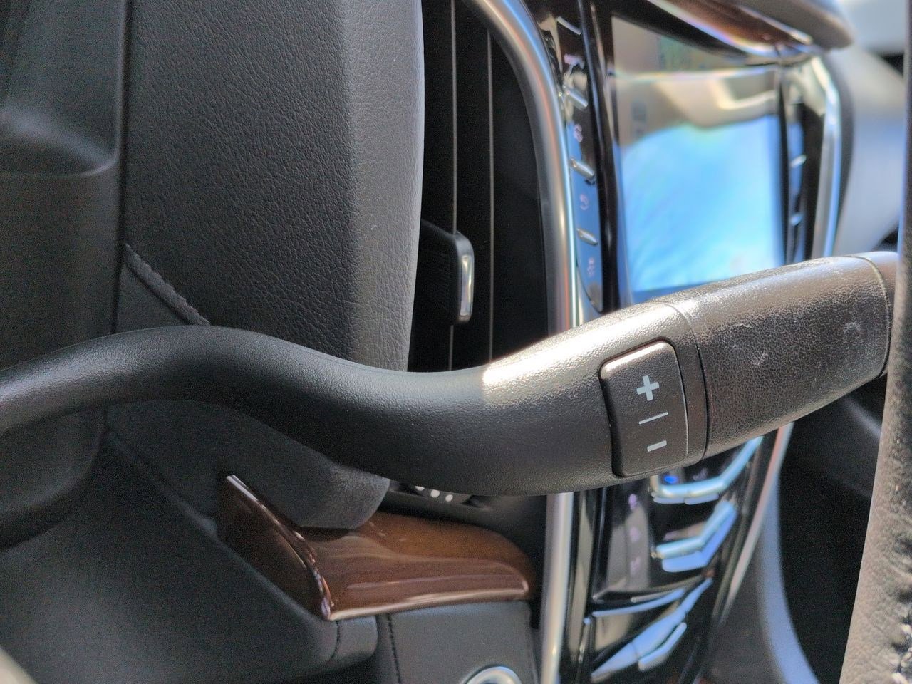 Used 2020 Cadillac Escalade ESV 2WD image 18