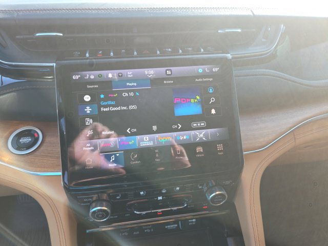 Used 2025 Jeep Grand Cherokee Summit AWD/4WD image 7