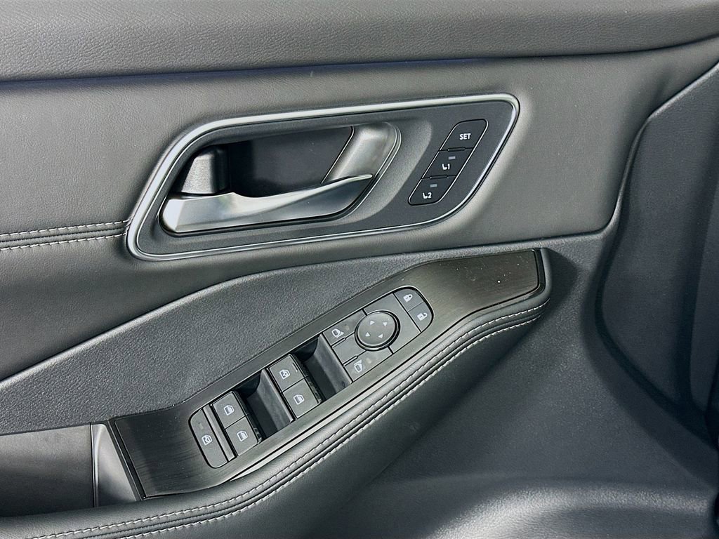 New 2026 Nissan Rogue Platinum image 24