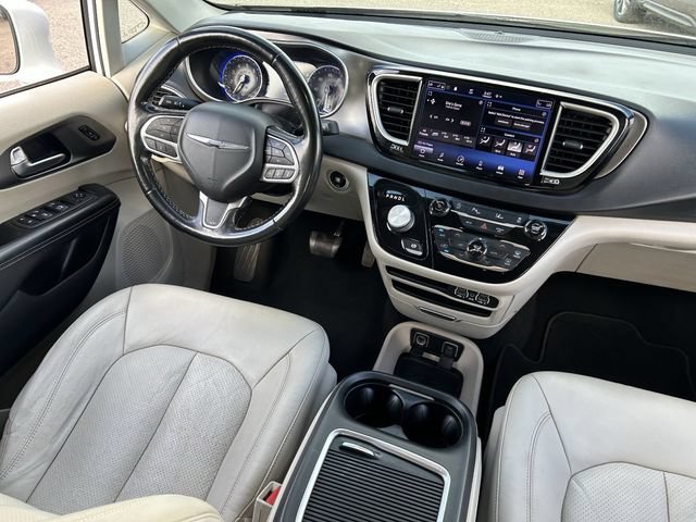 Used 2021 Chrysler Pacifica Touring-L FWD image 15
