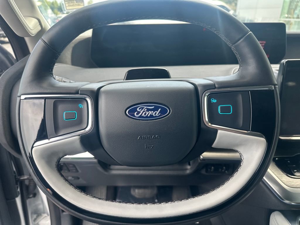 Used 2025 Ford Expedition Platinum image 14