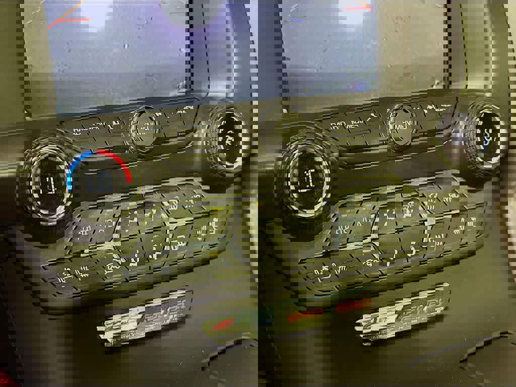 Used 2015 Chevrolet Corvette Z06 RWD image 16