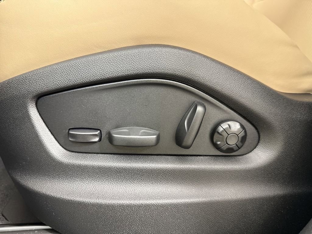 New 2026 Porsche Cayenne Coupe AWD/4WD image 39