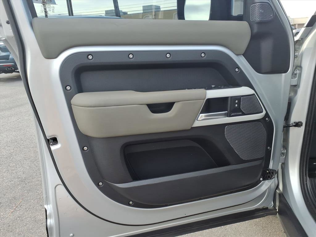 Used 2020 Land Rover Defender 110 First Edition image 20