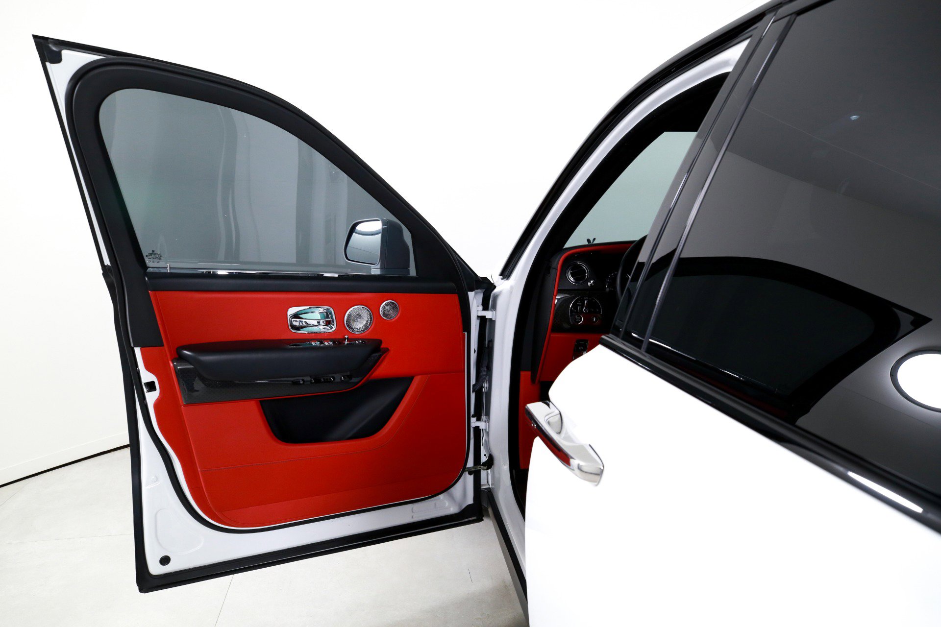 Used 2021 Rolls-Royce Cullinan Black Badge image 11