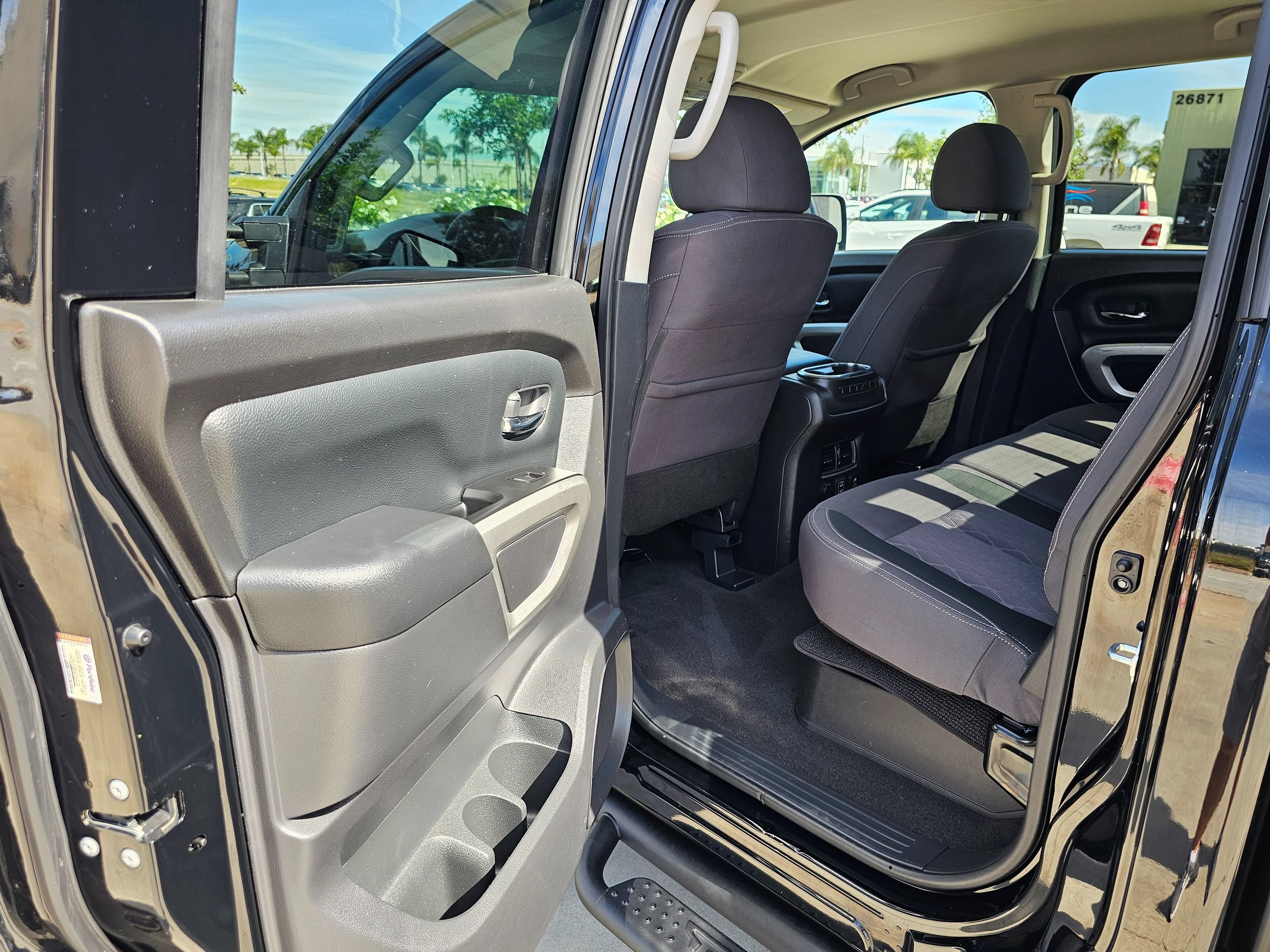 Used 2024 Nissan Titan SV w/ SV Convenience Package RWD image 17