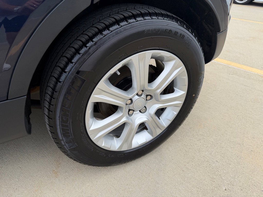 Used 2019 Land Rover Range Rover Evoque SE AWD/4WD image 9