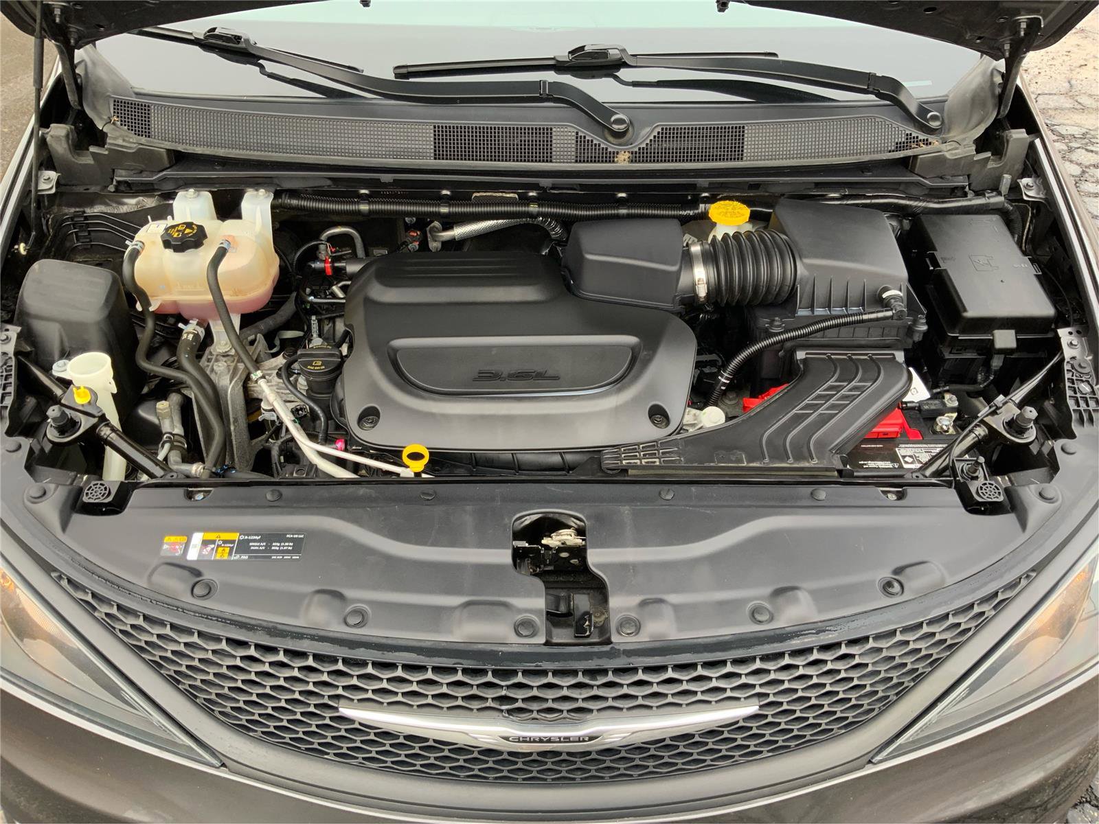 Used 2023 Chrysler Voyager LX image 23