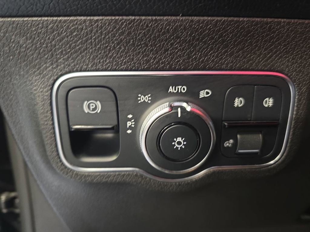 Certified 2021 Mercedes-Benz GLB 250 4MATIC image 27