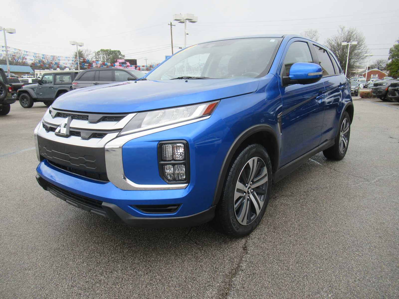 Used 2024 Mitsubishi Outlander Sport SE image 1