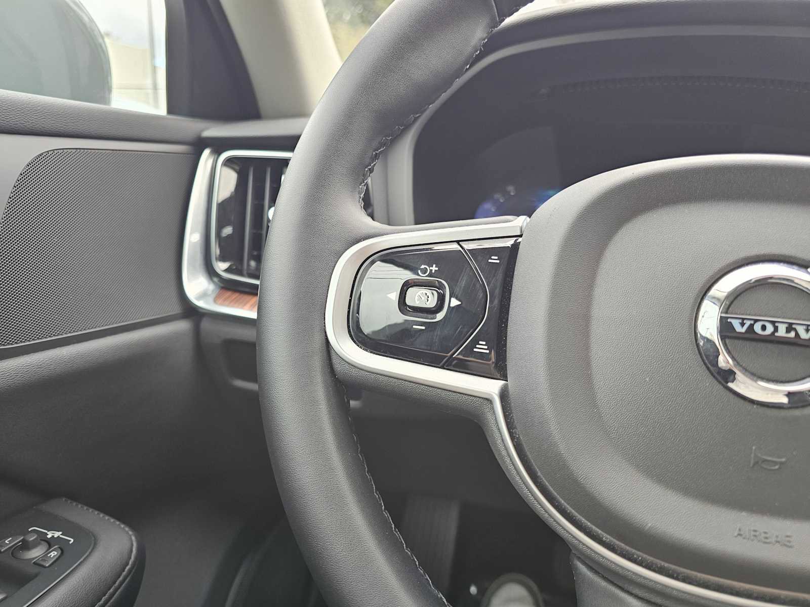 Certified 2025 Volvo V60 B5 Cross Country Plus image 34