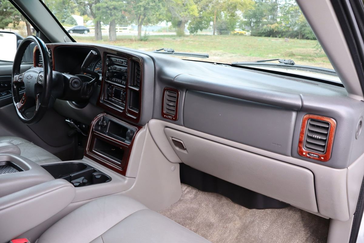 Used 2003 Chevrolet Suburban 2500 LT w/ LT Preferred Equipment Group image 18
