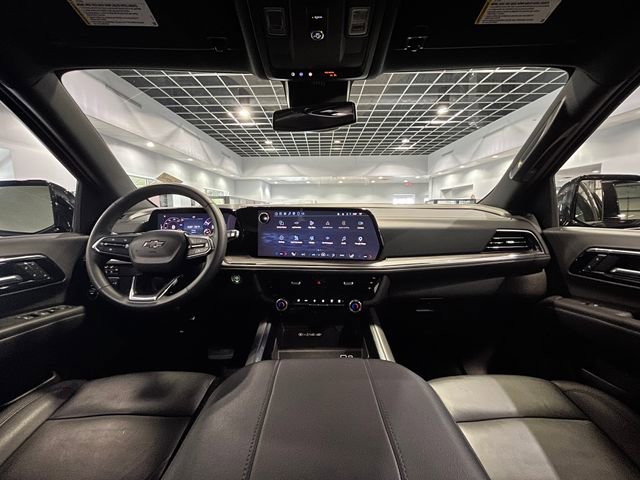Used 2025 Chevrolet Suburban Z71 AWD/4WD image 16