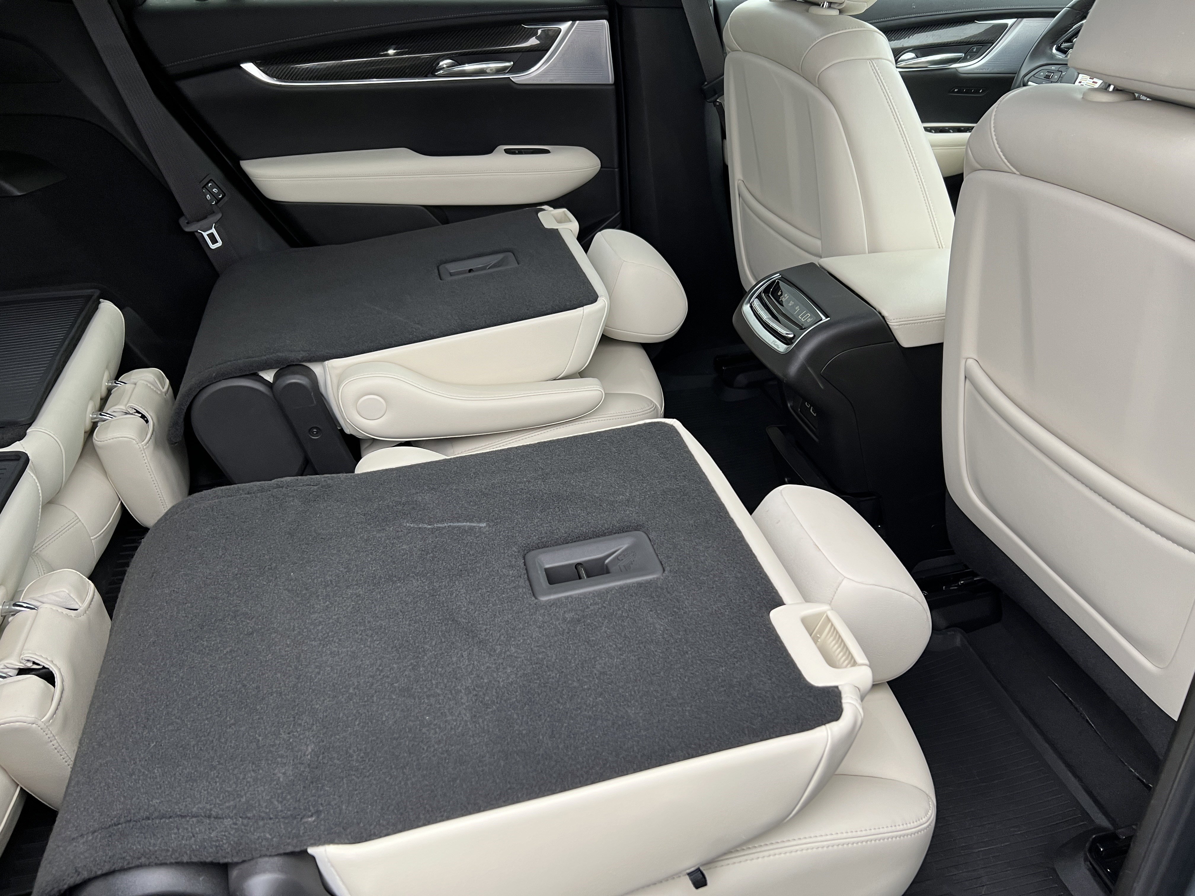 Used 2023 Cadillac XT6 Sport w/ Technology Package image 27