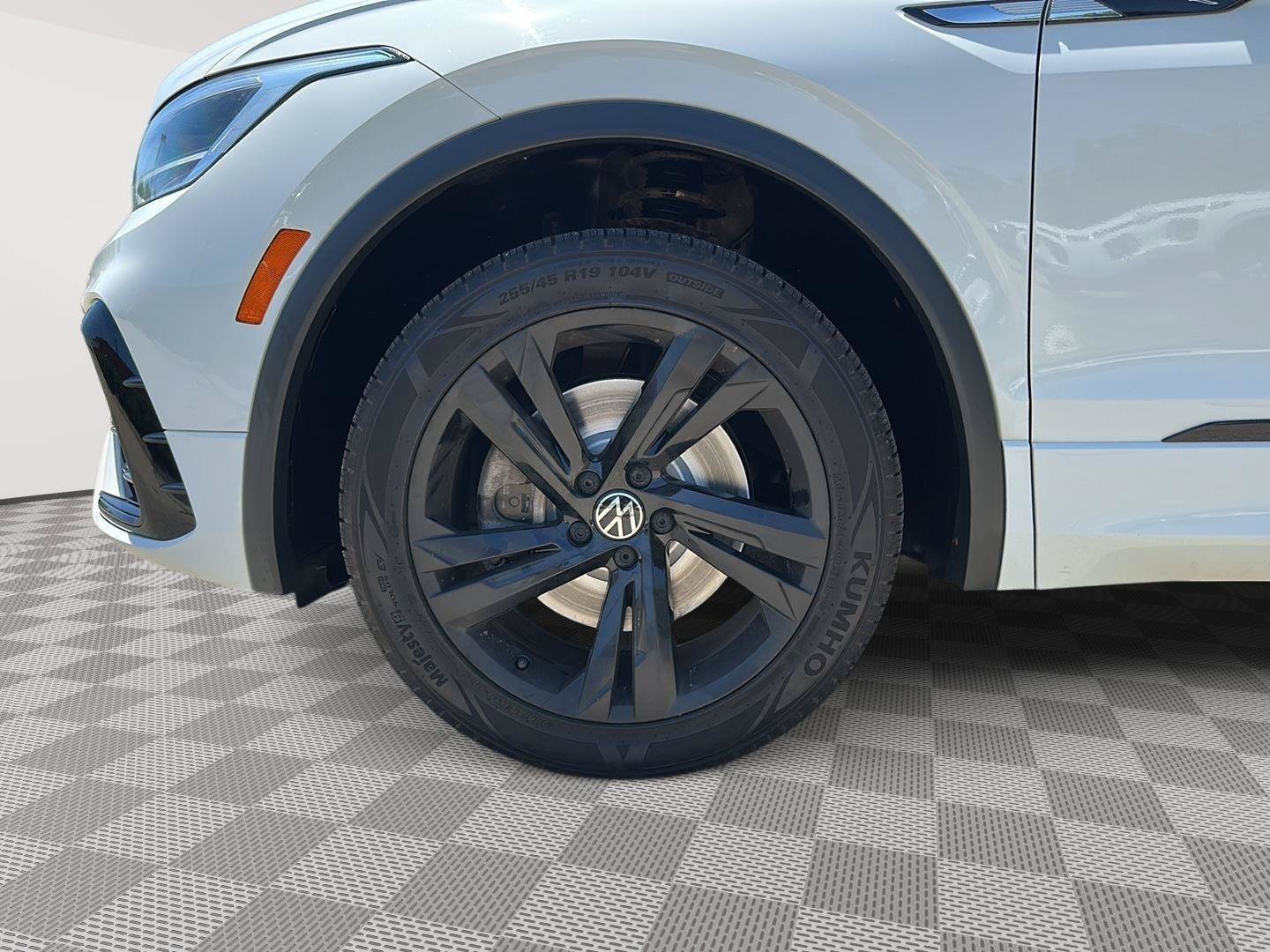 Used 2022 Volkswagen Tiguan SE R-Line AWD/4WD image 9