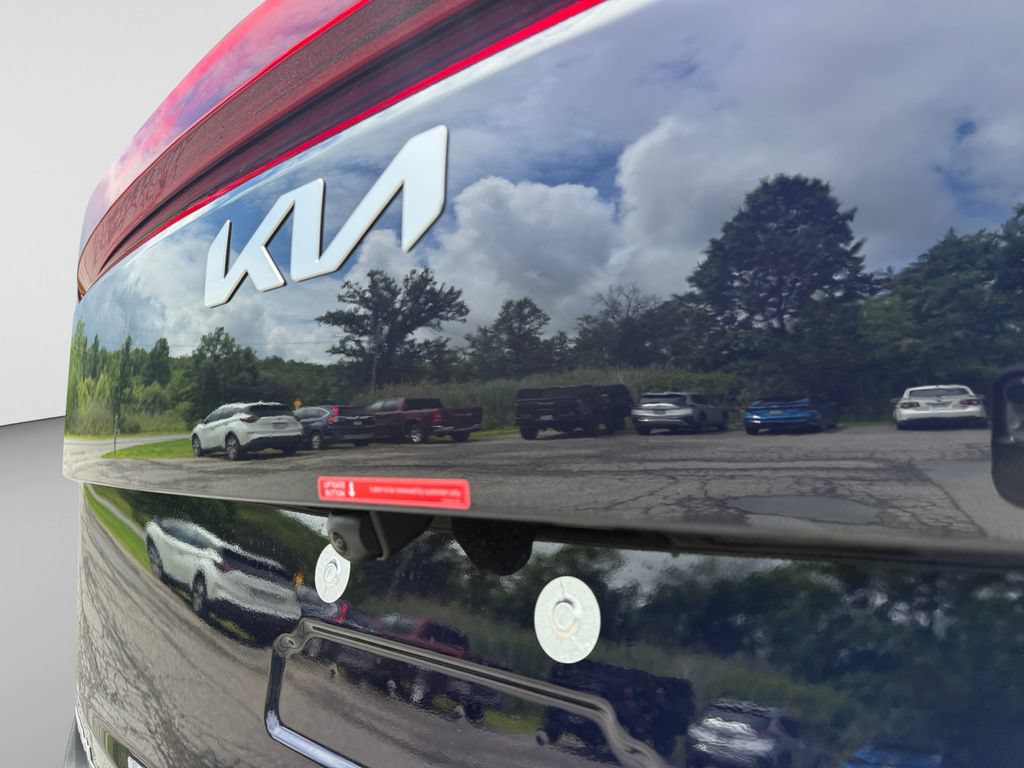 New 2027 Kia Carnival FWD image 17