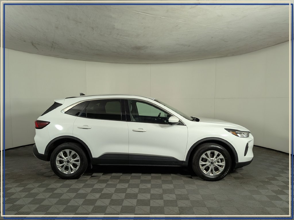 Used 2023 Ford Escape Active w/ Tech Pack #2 AWD/4WD image 6