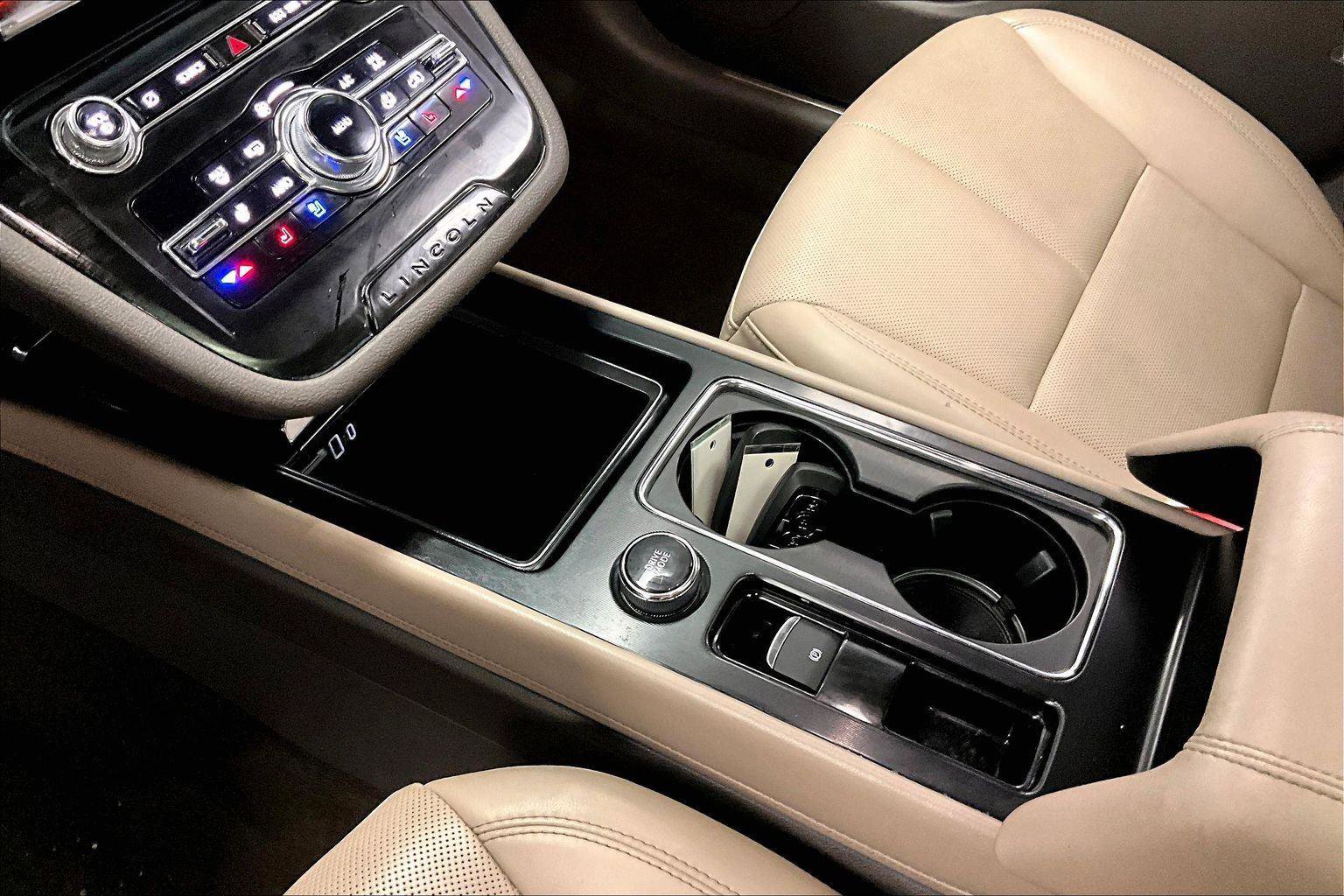 Used 2022 Lincoln Corsair Reserve w/ Equipment Group 201A image 16