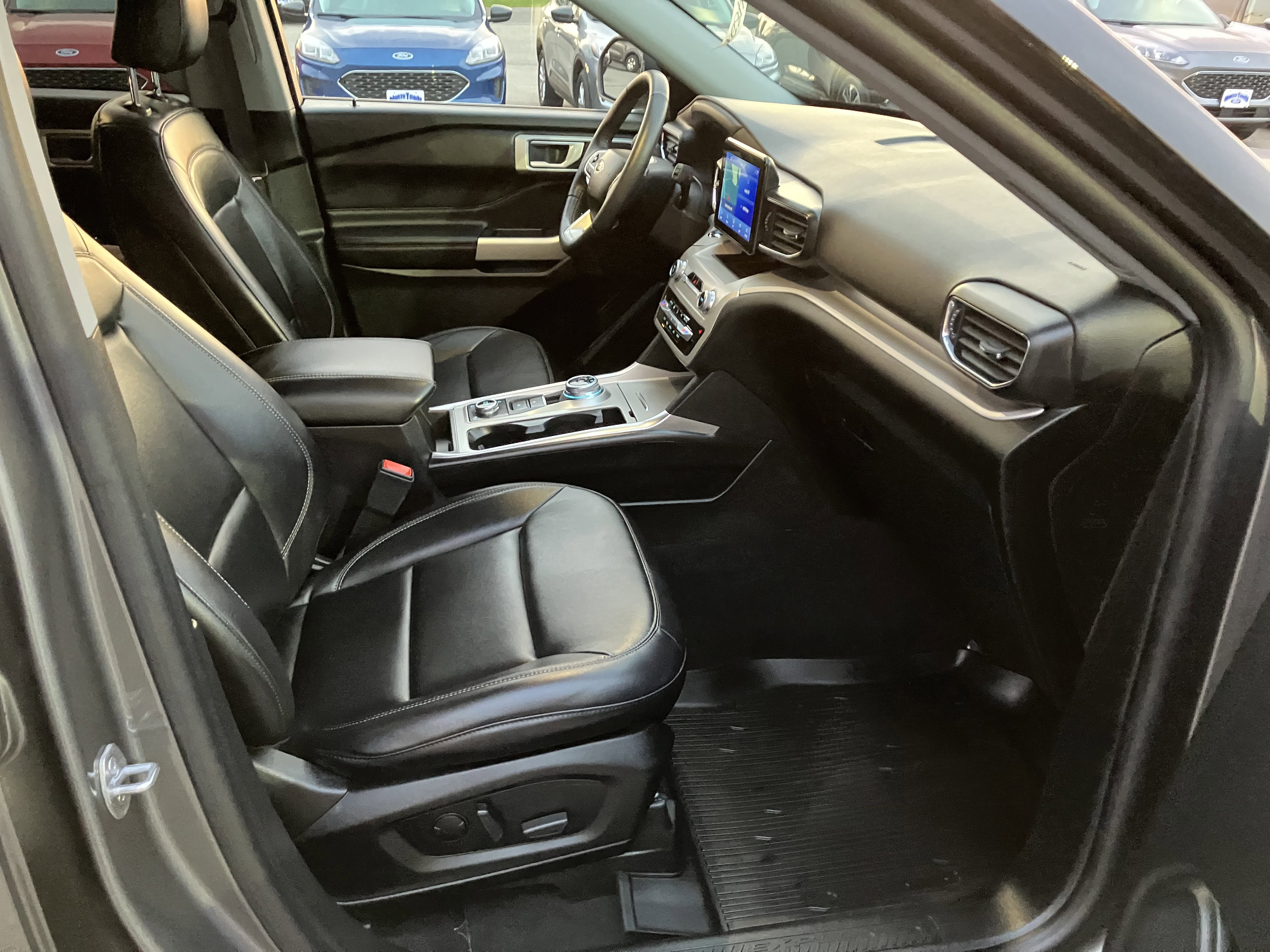 Used 2023 Ford Explorer XLT w/ Equipment Group 202A AWD/4WD image 15
