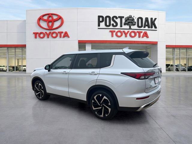 Used 2022 Mitsubishi Outlander SE FWD image 2