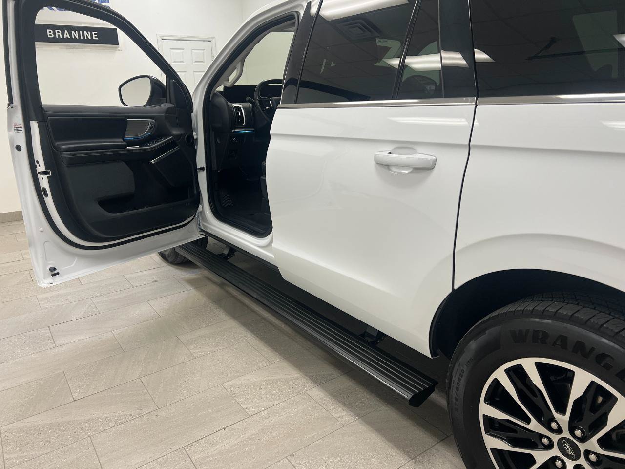 Used 2025 Ford Expedition Max Platinum AWD/4WD image 30