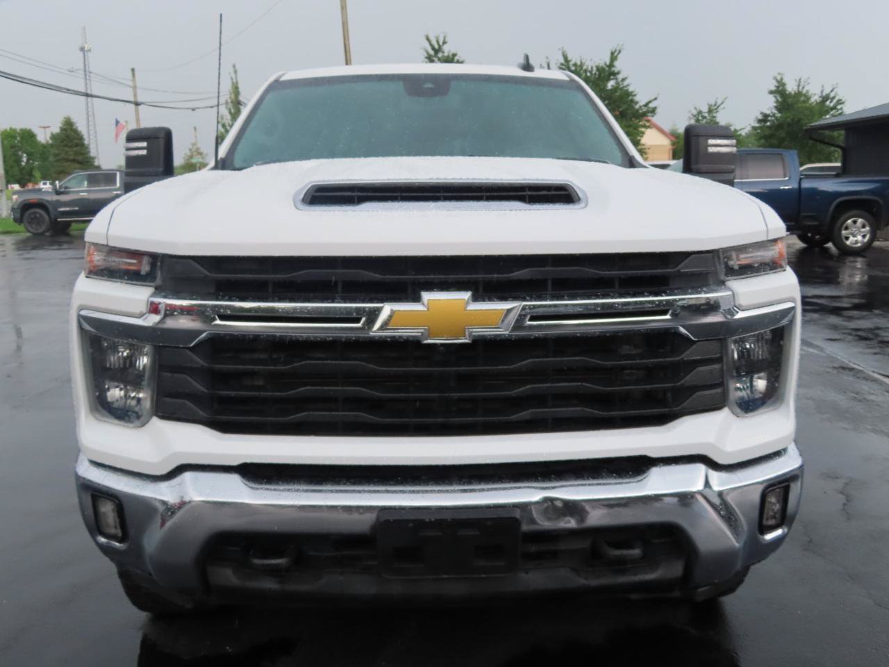 Used 2024 Chevrolet Silverado 2500 LT AWD/4WD image 9