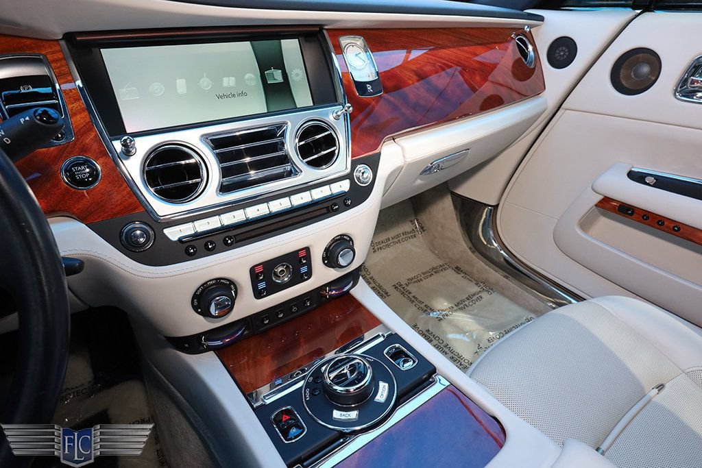 Used 2016 Rolls-Royce Dawn RWD image 23