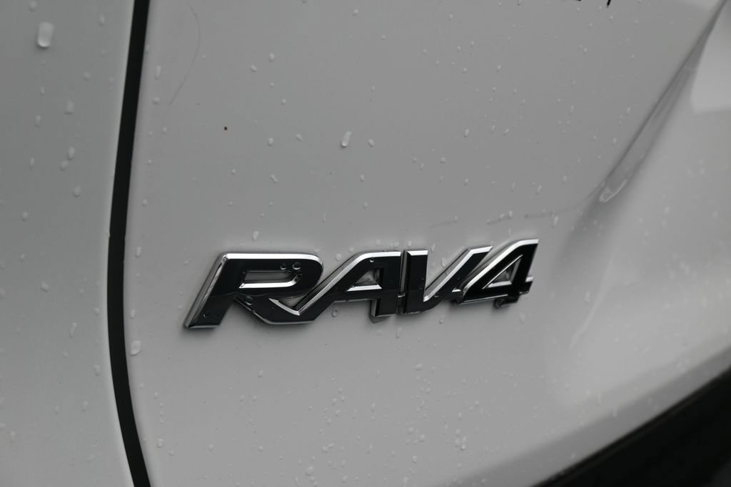 Used 2025 Toyota RAV4 LE AWD/4WD image 31