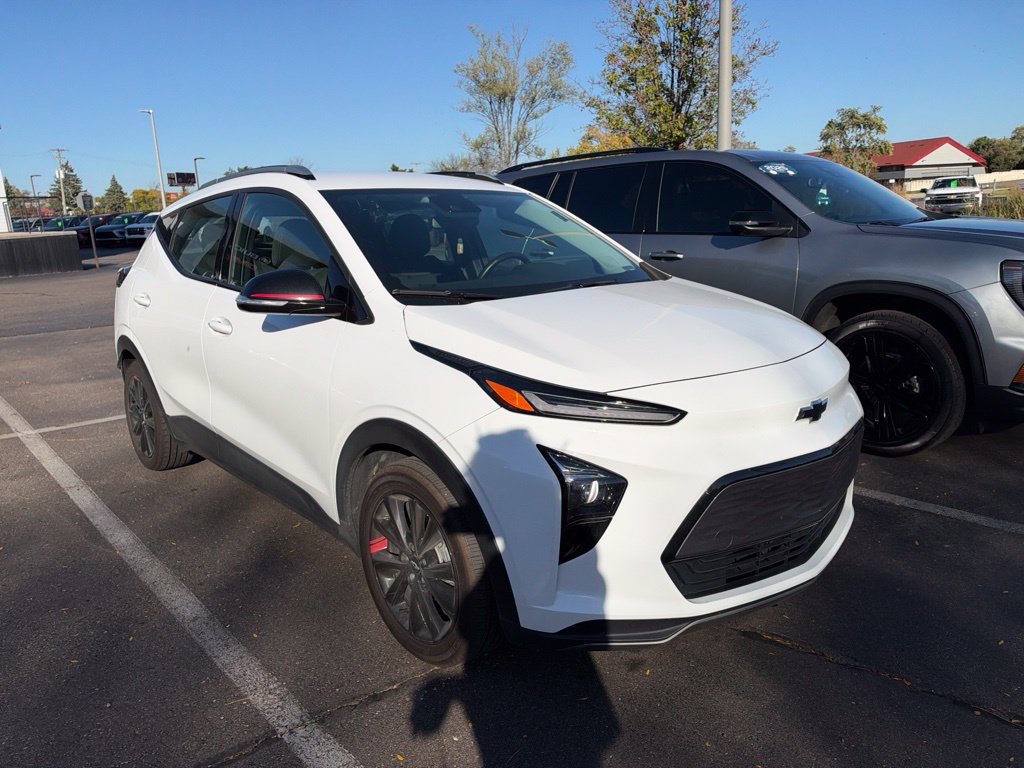 Used 2023 Chevrolet Bolt EUV LT w/ Comfort Package FWD image 3