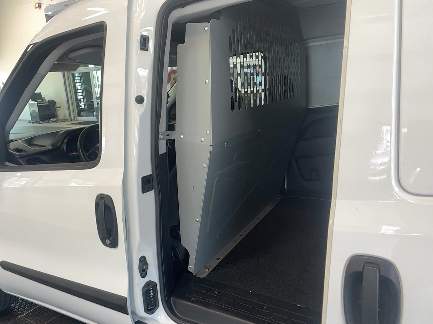 Used 2022 RAM ProMaster City Tradesman FWD image 17