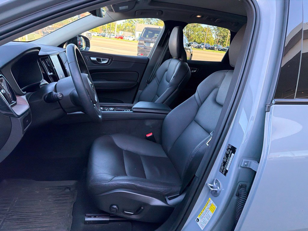 Used 2024 Volvo XC60 B5 Plus w/ Protection Package Premier AWD/4WD image 10