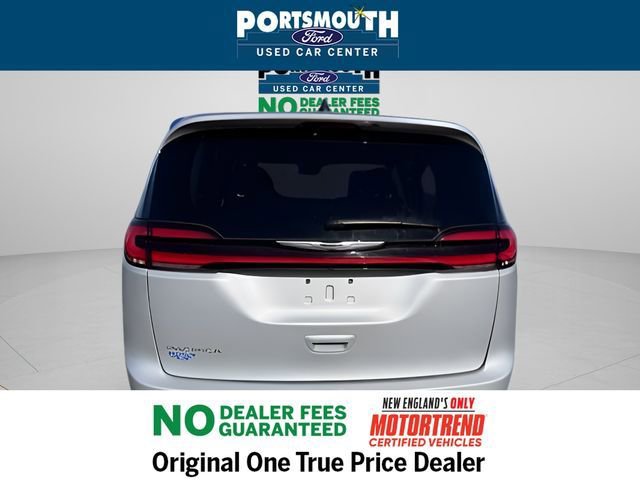 Used 2024 Chrysler Pacifica Touring-L image 36