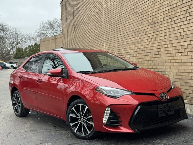 Used 2018 Toyota Corolla XSE image 2