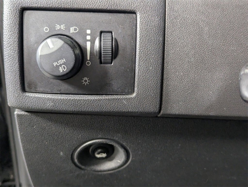 Used 2010 Chrysler 300 Touring image 13